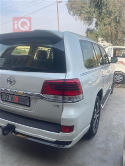 تۆیۆتا لاند کروزەر